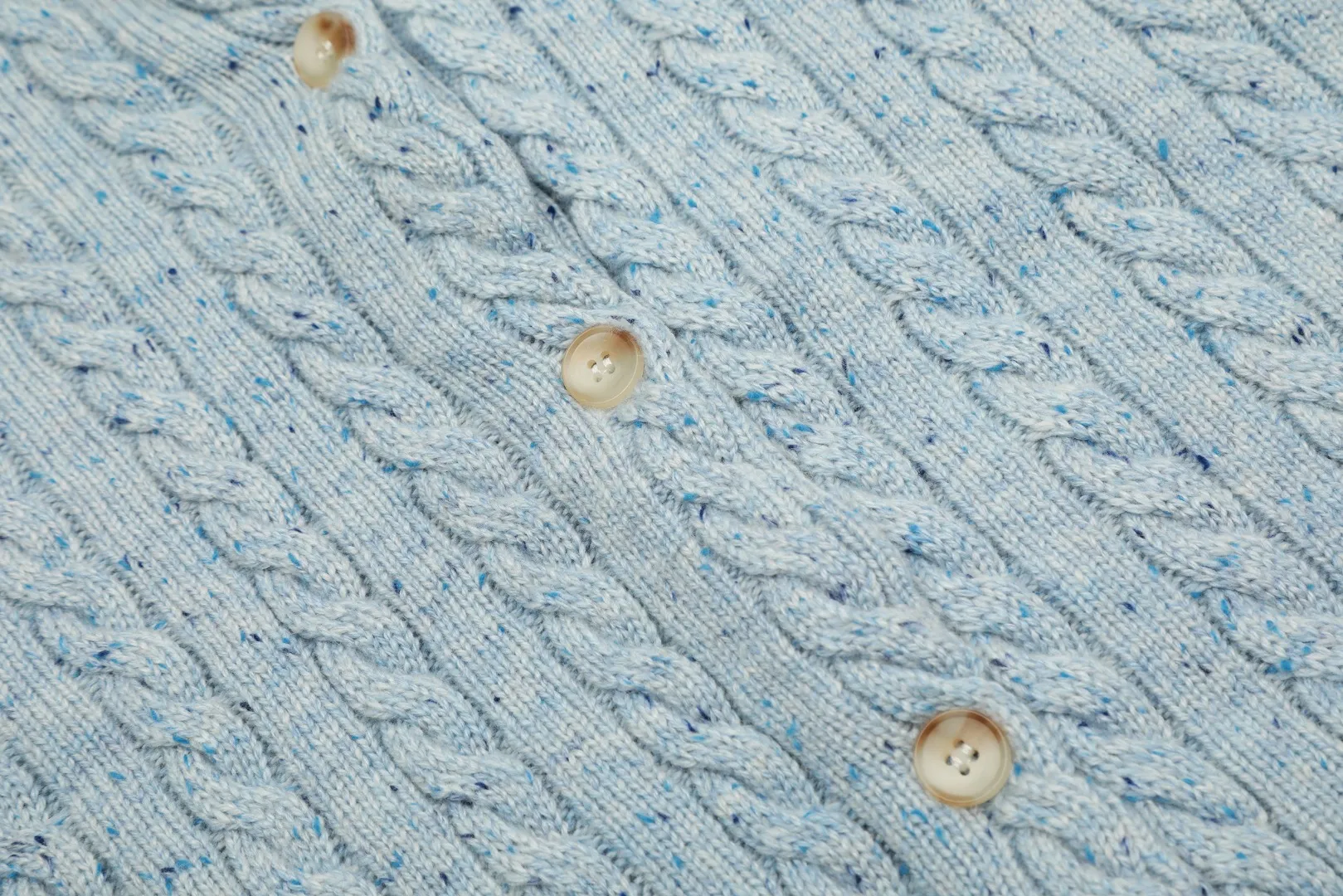 vivienne west wood Vivienne heavy-duty twist multi-color classic cardigan knitted sweater wool 2024 autumn latest style 🧩 15% merino cotton wool 85% wool blend 🧩Correct Italian 🇮🇹100% wool washed wheat logo Size: S -M- L Color: White Dark Gray Blue